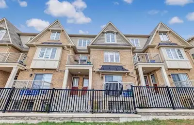 Condo Townhouse in Ajax