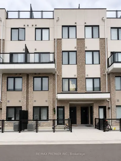Condo Apartment in Pickering