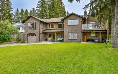 Detached in Scugog