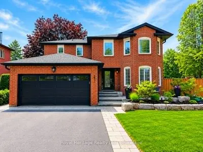 Detached in Whitby