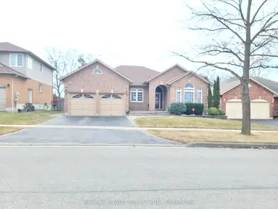 Detached in Oshawa