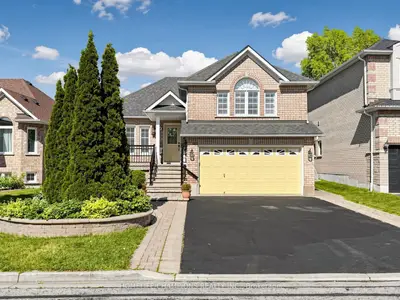 Detached in Whitby