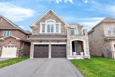Detached in Scugog