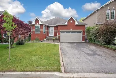 Detached in Scugog