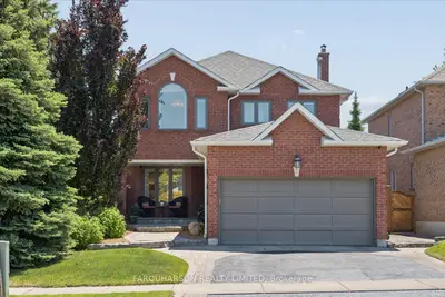 Detached in Whitby