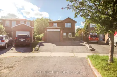 692 Sultana Square, Pickering, On L1v 3y3