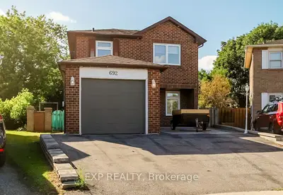 692 Sultana Square, Pickering, On L1v 3y3