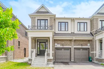 Att/Row/Townhouse in Whitby