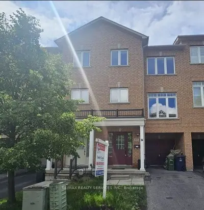 Att/Row/Townhouse in Toronto
