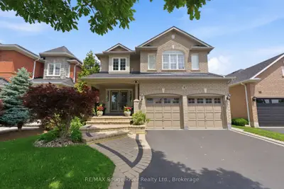 Detached in Whitby