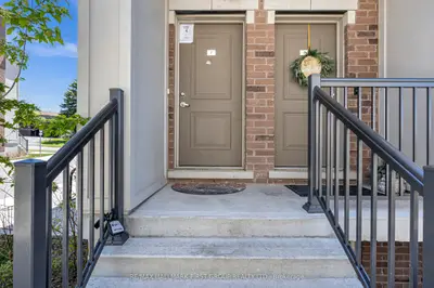 490 Beresford Path 7, Oshawa, On L1h 0b2