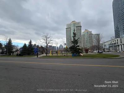 1 Lee Centere Drive Ph302, Toronto, On M1h 3j2