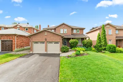 Detached in Whitby