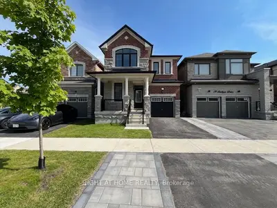 Detached in Whitby