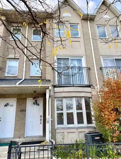Condo Townhouse in Toronto