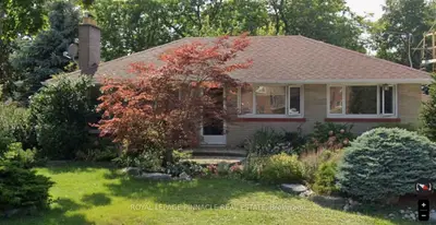 Detached in Whitby