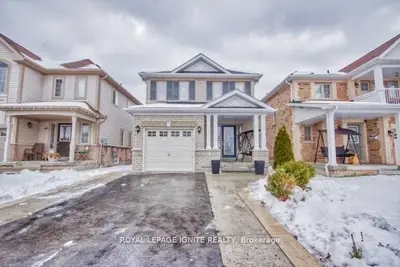 Detached in Whitby