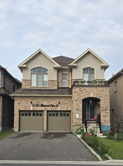 Detached in Oshawa
