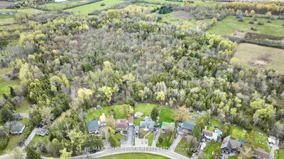 Detached in Scugog