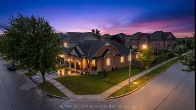Detached in Scugog