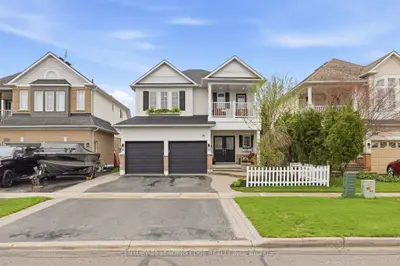 Detached in Whitby