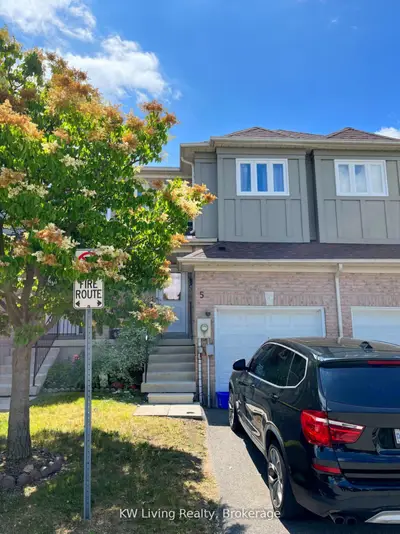 Condo Townhouse in Whitby