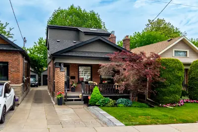 137 Springdale Boulevard, Toronto, On M4j 1w8