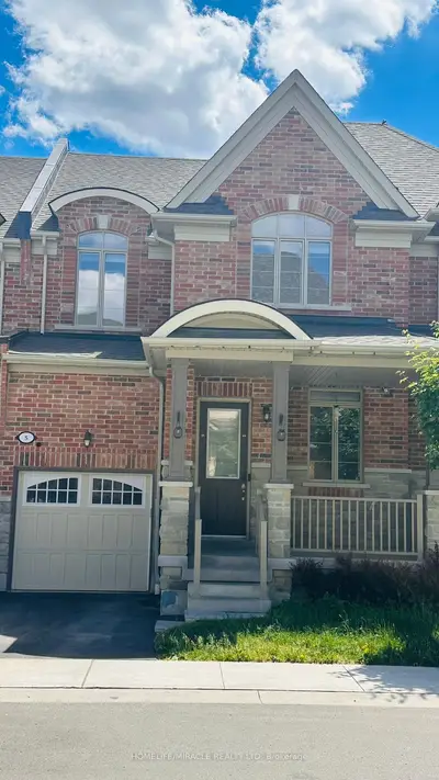 Att/Row/Townhouse in Ajax