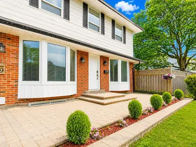 49 King Louis Crescent, Toronto, On M1t 2x1