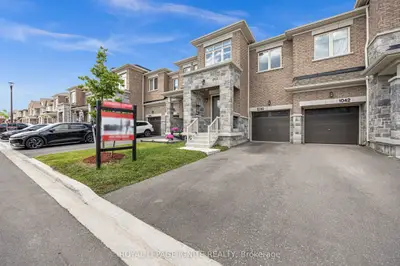 Att/Row/Townhouse in Pickering