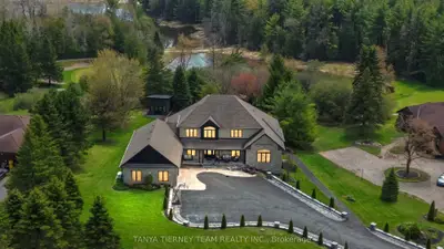 Detached in Scugog