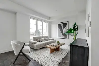 Att/Row/Townhouse in Whitby