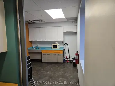 111 Simcoe Street N 201, Oshawa, On L1g 4s4