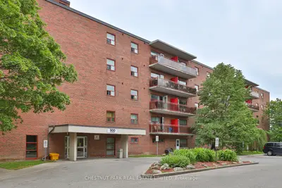 Condo Apartment in Oshawa