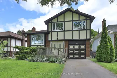Detached in Whitby