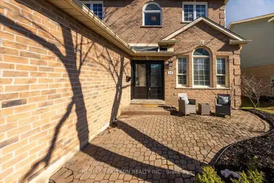 68 Flint Crescent Upper, Whitby, On L1r 1j8