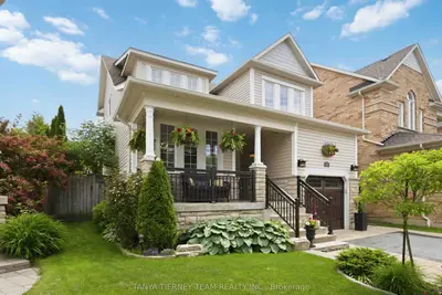 Detached in Whitby