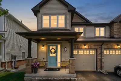 Att/Row/Townhouse in Oshawa