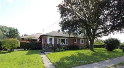 Detached in Whitby