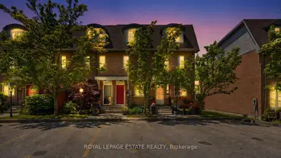 99 Goodwood Park Court 4, Toronto, On M4c 5s9