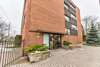 Condo Apartment in Toronto