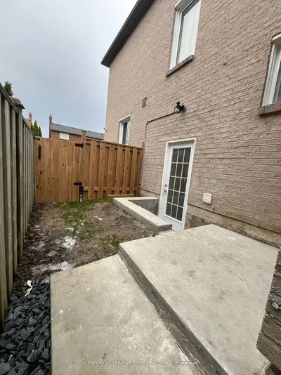 618 Beckworth Square Bsmt, Pickering, On L1v 3k4
