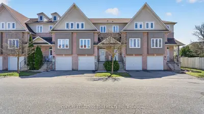 Condo Townhouse in Whitby