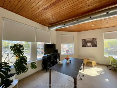 238 Broadview Avenue 2nd Floor, Toronto, On M4m 2g6