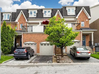 Condo Townhouse in Whitby