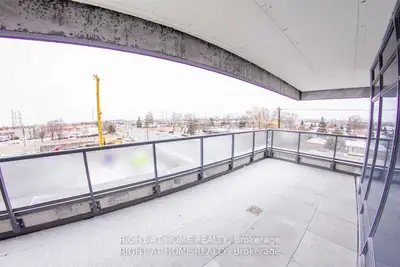 Condo Apartment in Pickering