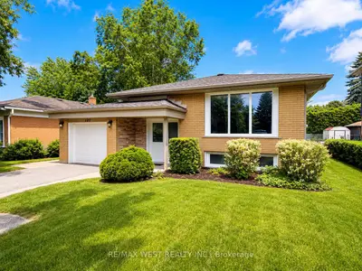 Detached in Whitby