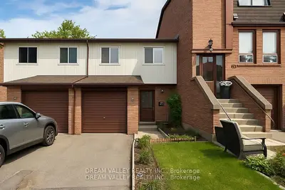 Condo Townhouse in Toronto
