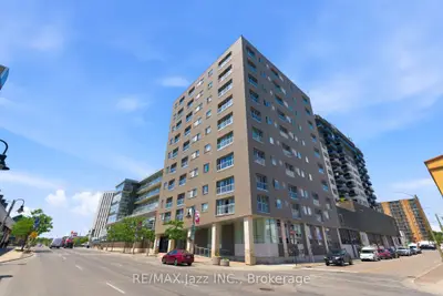 Condo Apartment in Oshawa