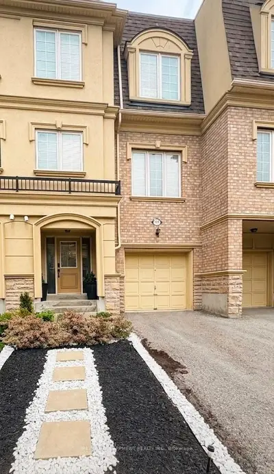 Att/Row/Townhouse in Pickering